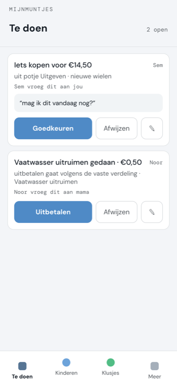 De ouderkant: twee openstaande vragen met knoppen om goed te keuren of af te wijzen.